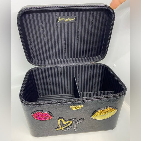 Victoria’s Secret Black Runway Patch City Getaway Glam Bag Makeup Train Case - Picture 5 of 9